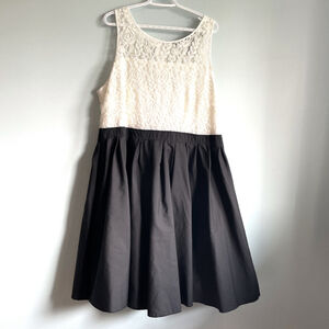 Women's White Lace & Black Dress, Size 18 NWT